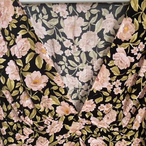 Fun floral cropped Zara blouse - Picture 2 of 3
